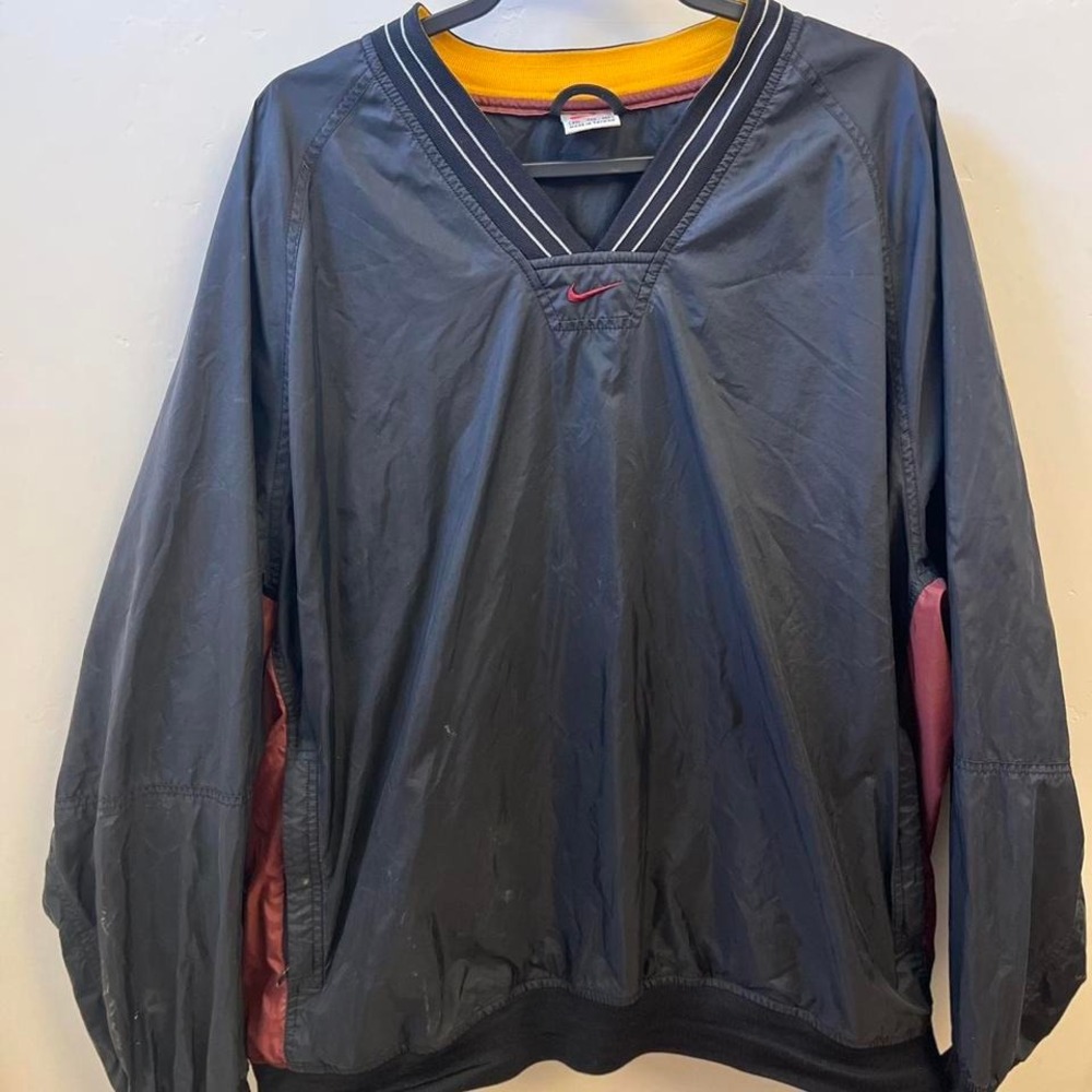 Vintage men's‎ Nike black windbreaker-1994-99. See pics for a few 
minor flaws.